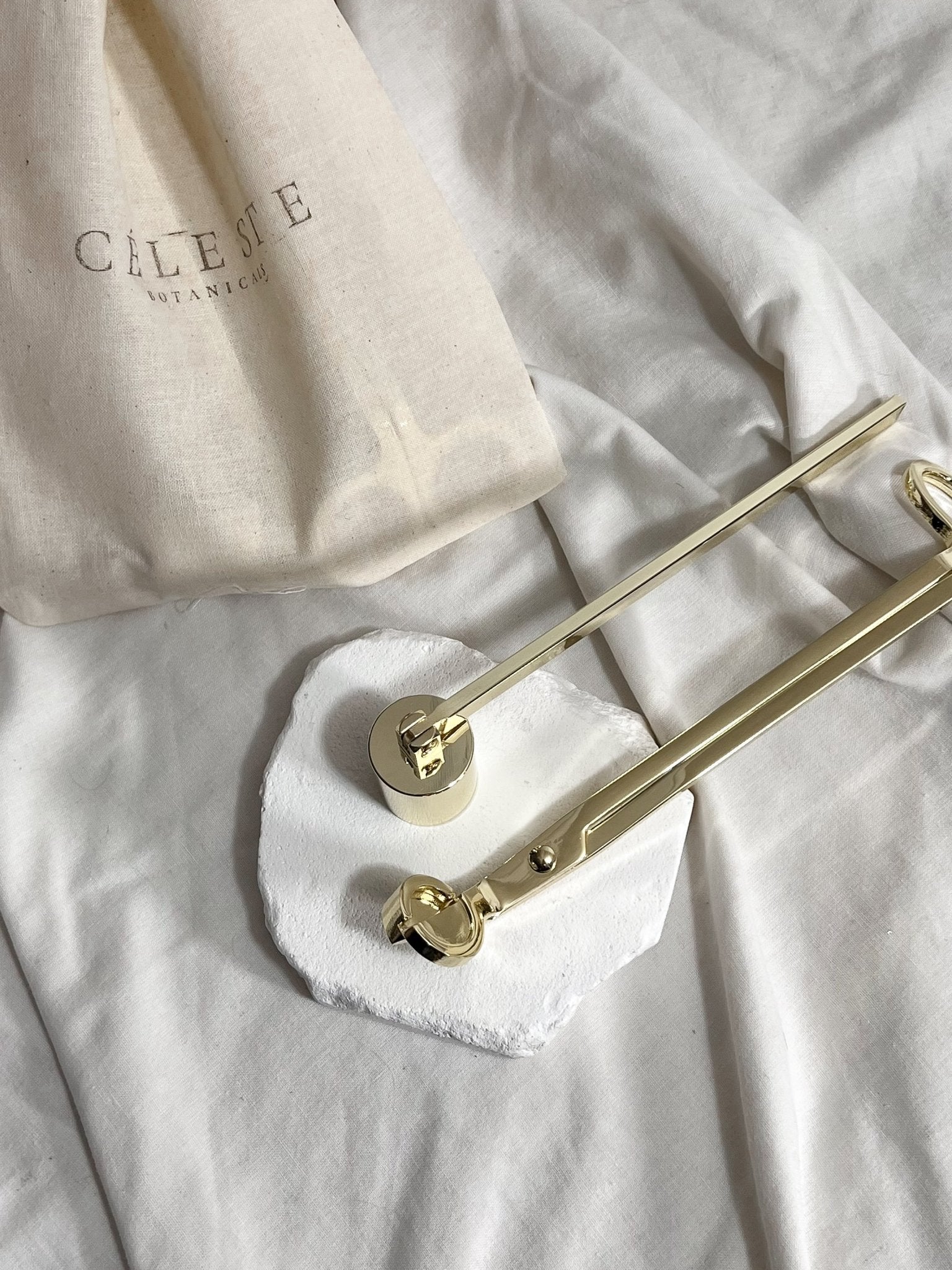 Kit Soin des Bougies – Coupe - mèche & Éteignoir dorés - Céleste Botanicals - Accessoires